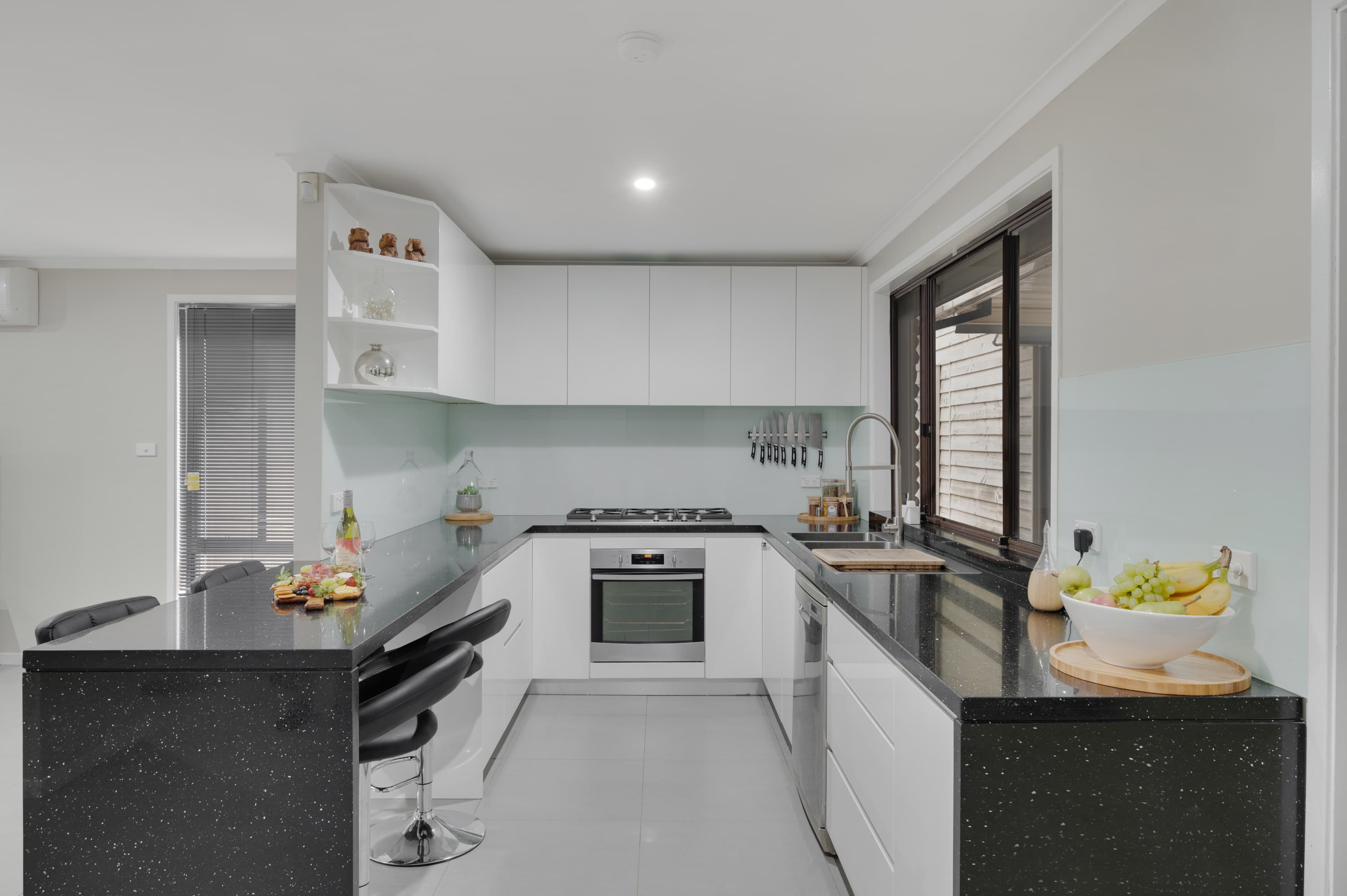 10 Mahogany Close, Cranebrook, Cranebrook - Thumbnail 2