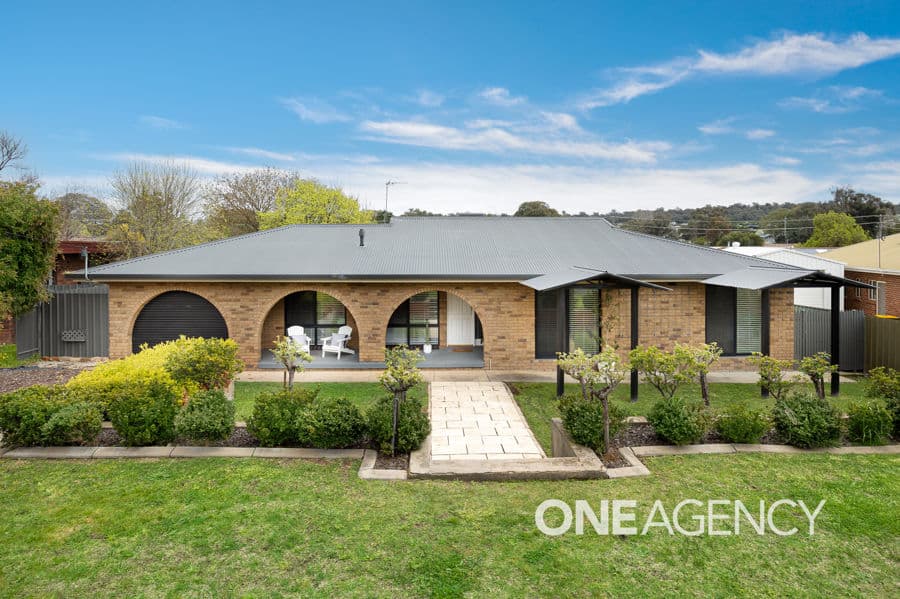 77 BALMORAL Crescent, Lake Albert, Lake Albert - Image 1