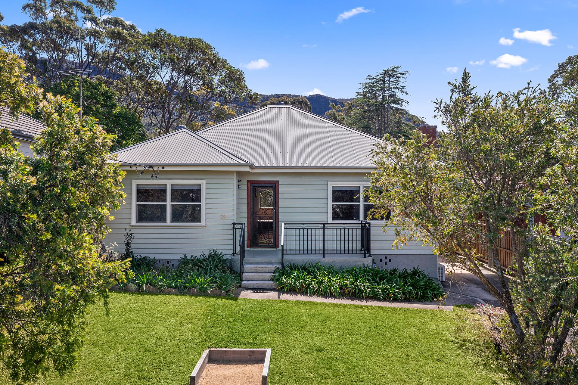 39 The Waves, Thirroul, Thirroul - Image 1