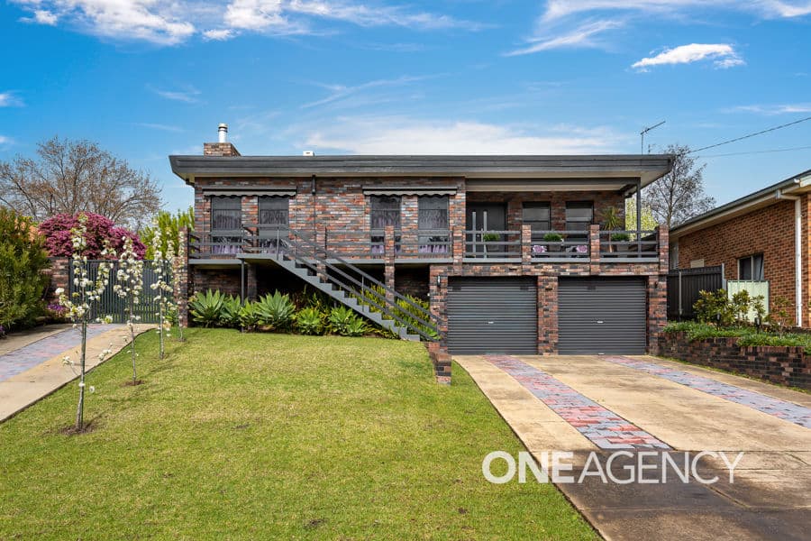 2 MACINTOSH Place, Kooringal, Kooringal - Image 1