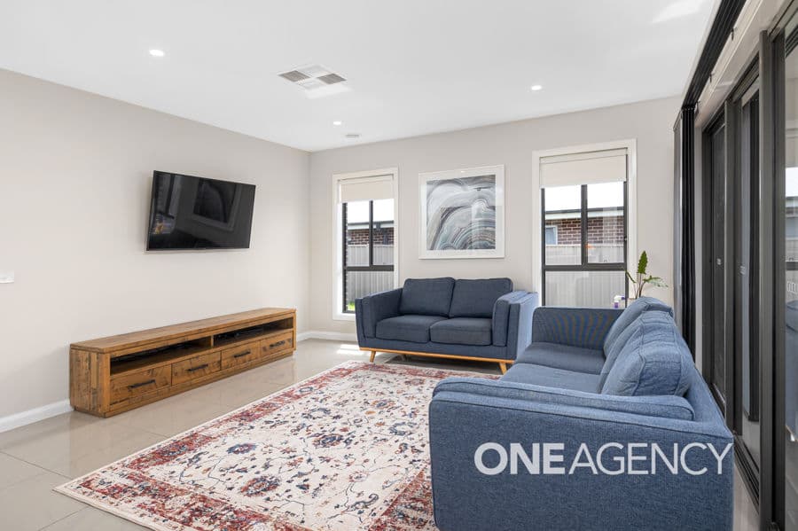 13 WHITTEN Avenue, Boorooma, Boorooma - Thumbnail 3