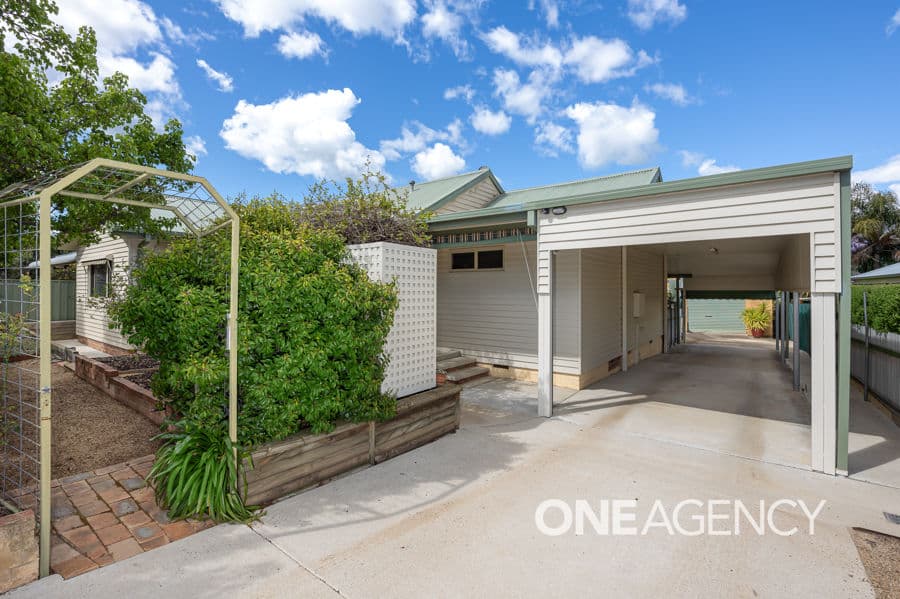 21 PLUMPTON Road, Kooringal, Kooringal - Thumbnail 2