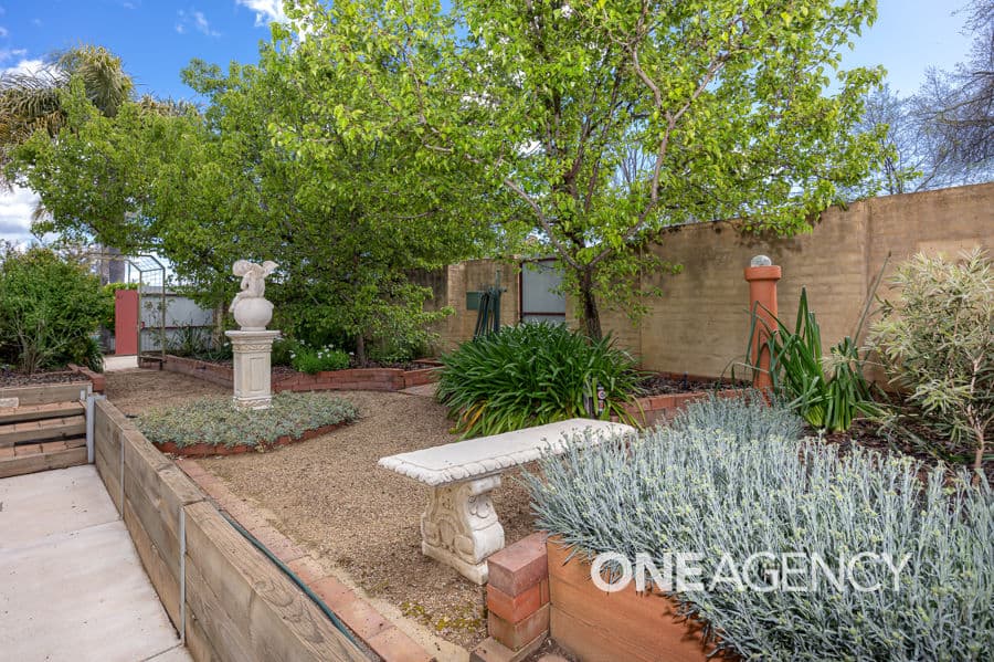 21 PLUMPTON Road, Kooringal, Kooringal - Thumbnail 3