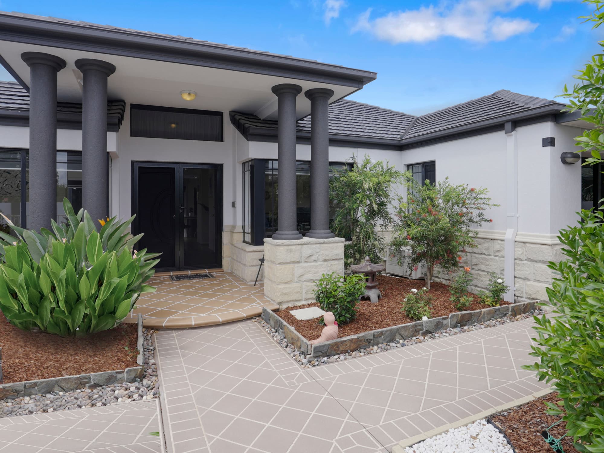 191 Dunlin Drive, Burleigh Waters, Burleigh Waters - Thumbnail 2
