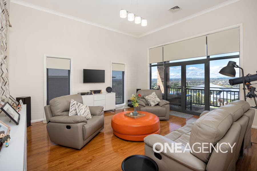 17 ATHERTON Crescent, Tatton, Tatton - Thumbnail 2