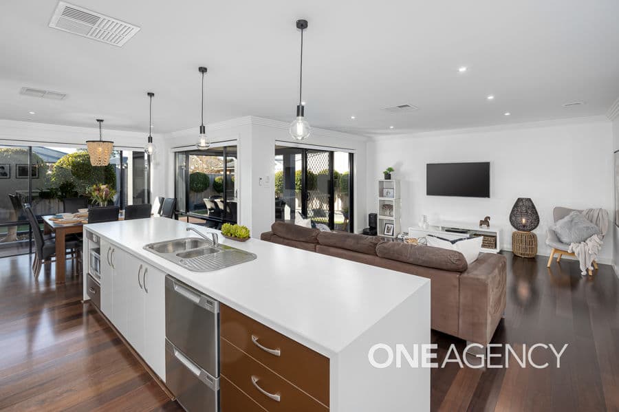 4 YOOGALI Street, Glenfield Park, Glenfield Park - Thumbnail 3