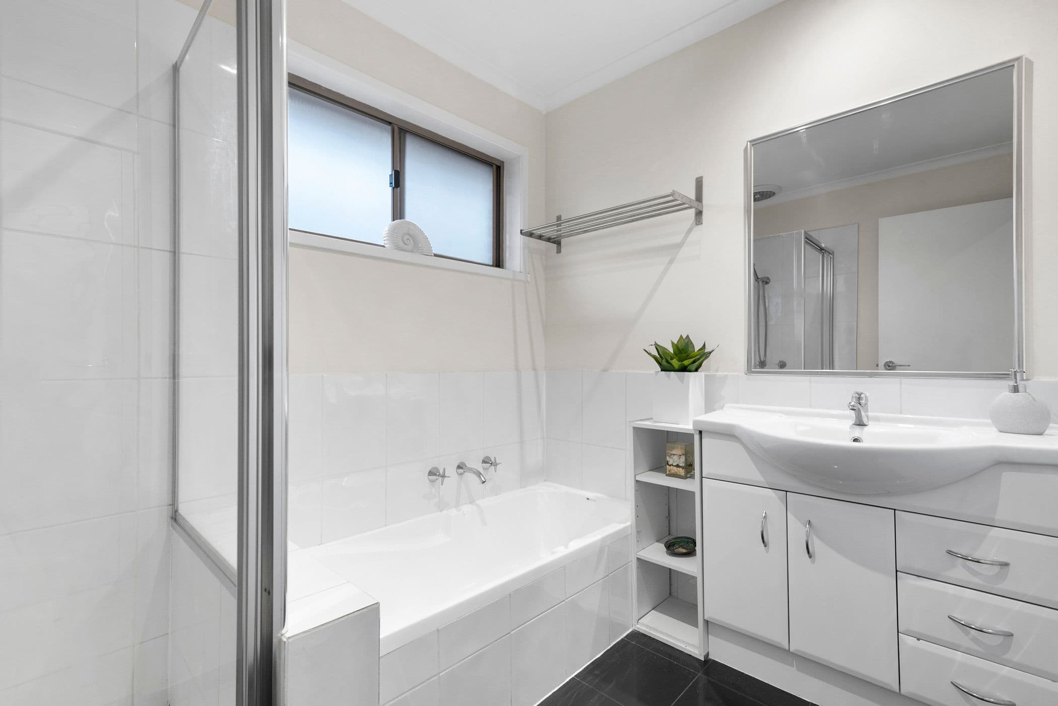 13 Orchard Court, Somerville, Somerville - Thumbnail 3