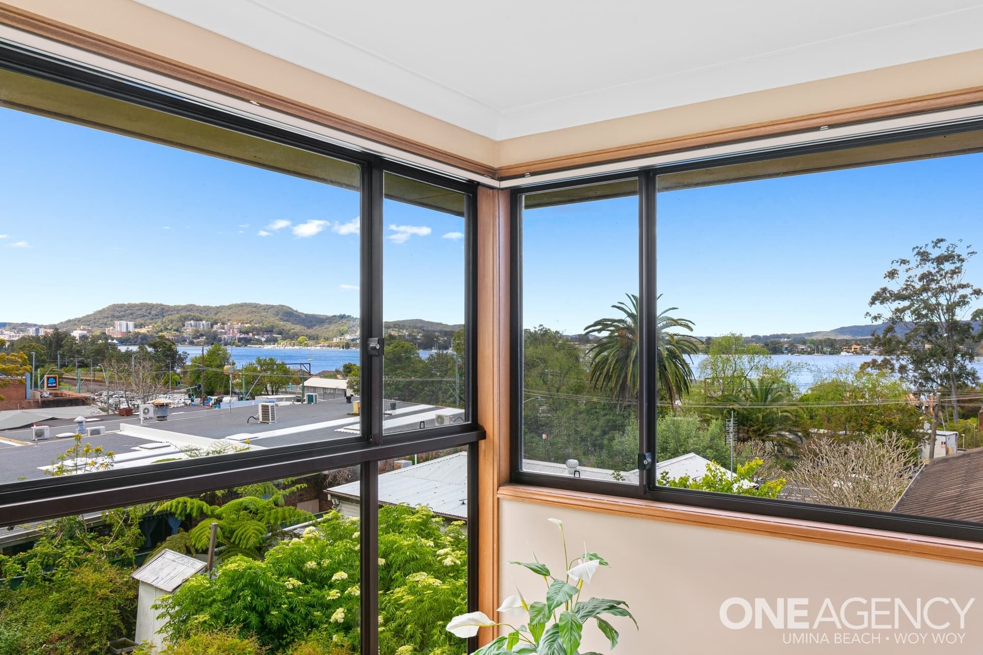 37 Brisbane Water Drive, Point Clare, Point Clare - Thumbnail 2
