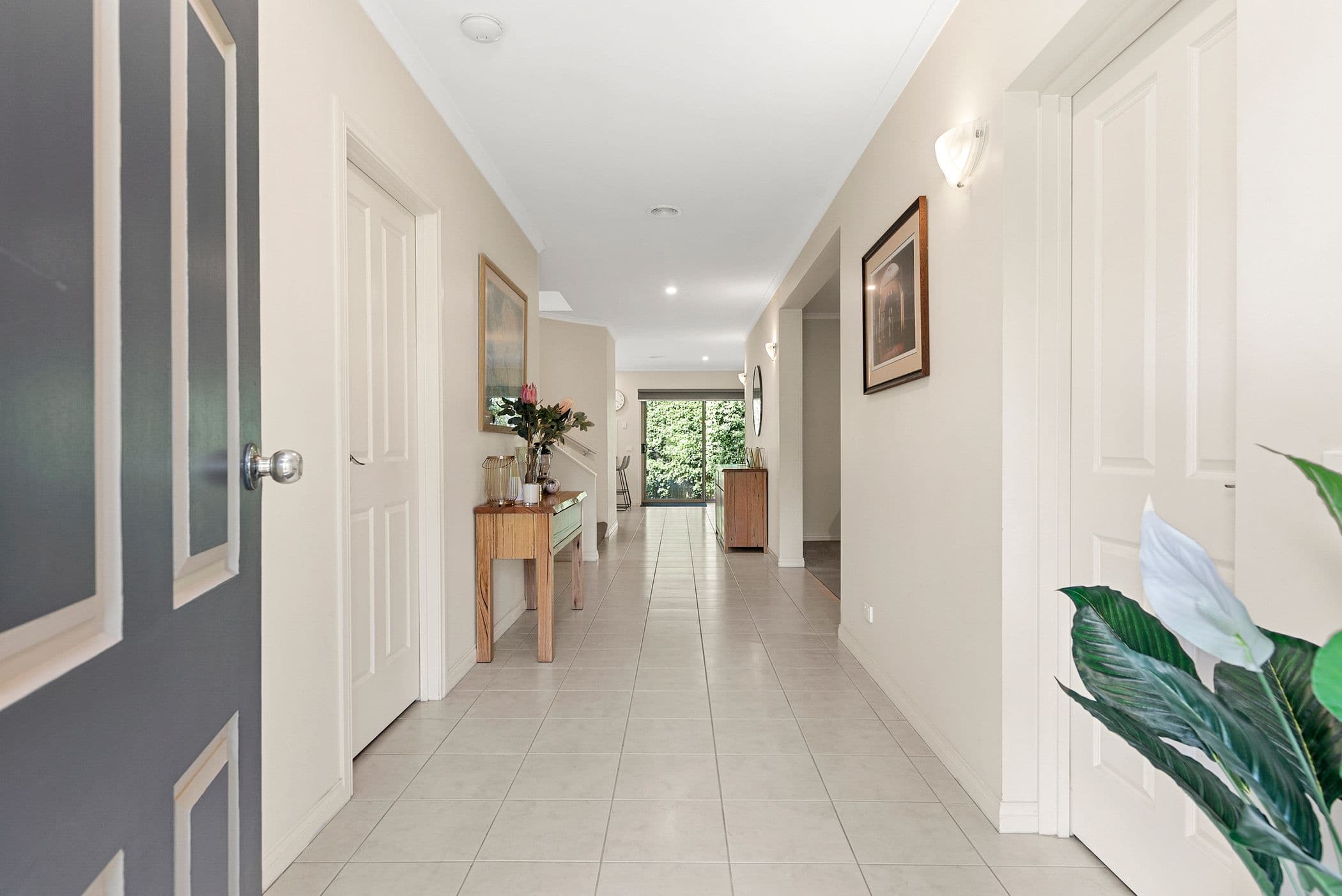 1A Diane Court, Somerville, Somerville - Thumbnail 2
