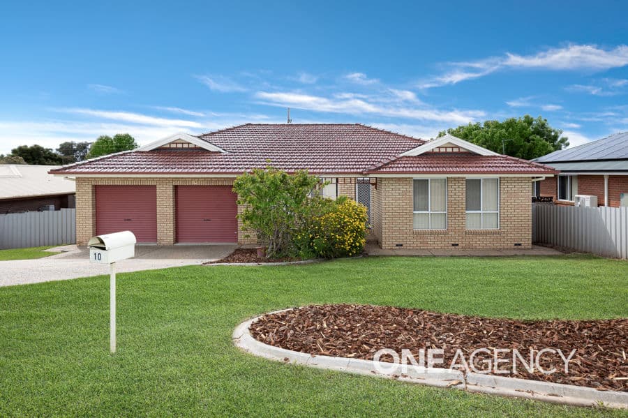 10 NATHAN Place, Kooringal, Kooringal - Image 1