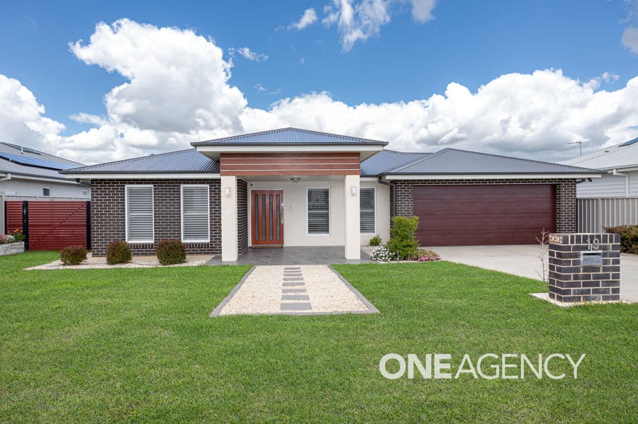 19 TURRAMIA Crescent, Gobbagombalin, Gobbagombalin - Image 1