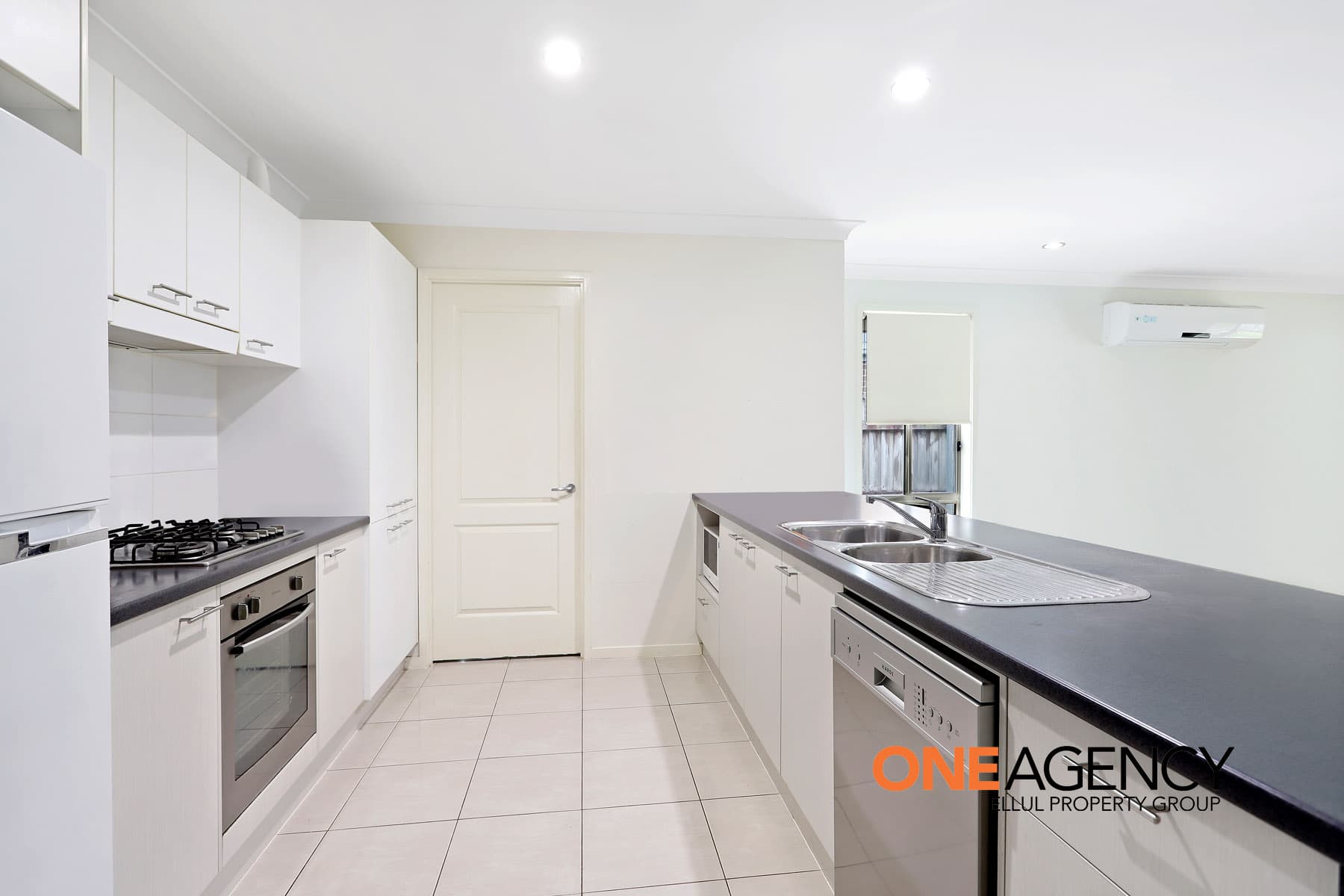 12 Tall Trees Drive, Glenmore Park, Glenmore Park - Thumbnail 3