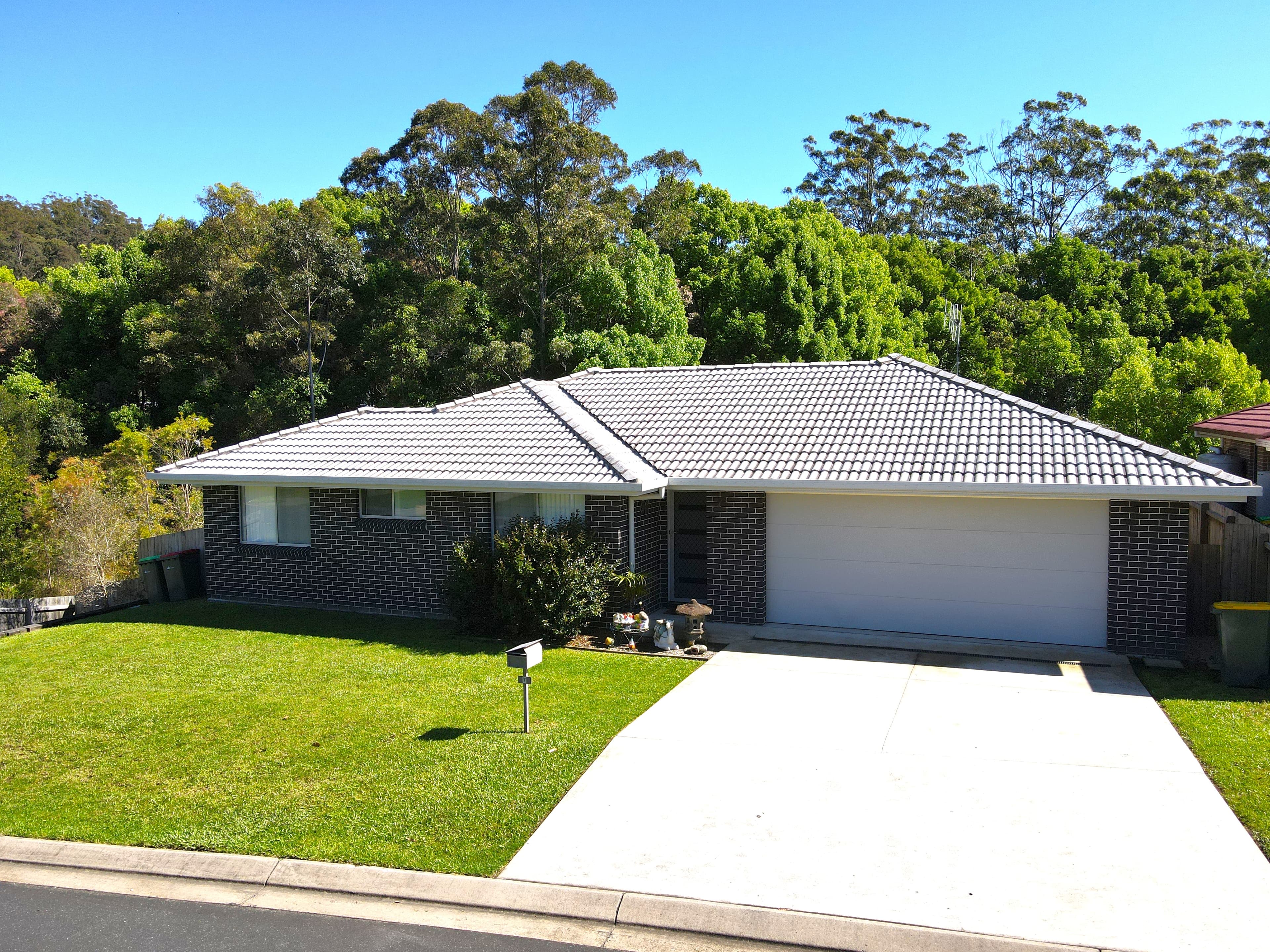 7 Charlotte Place, Kendall, Kendall - Thumbnail 2