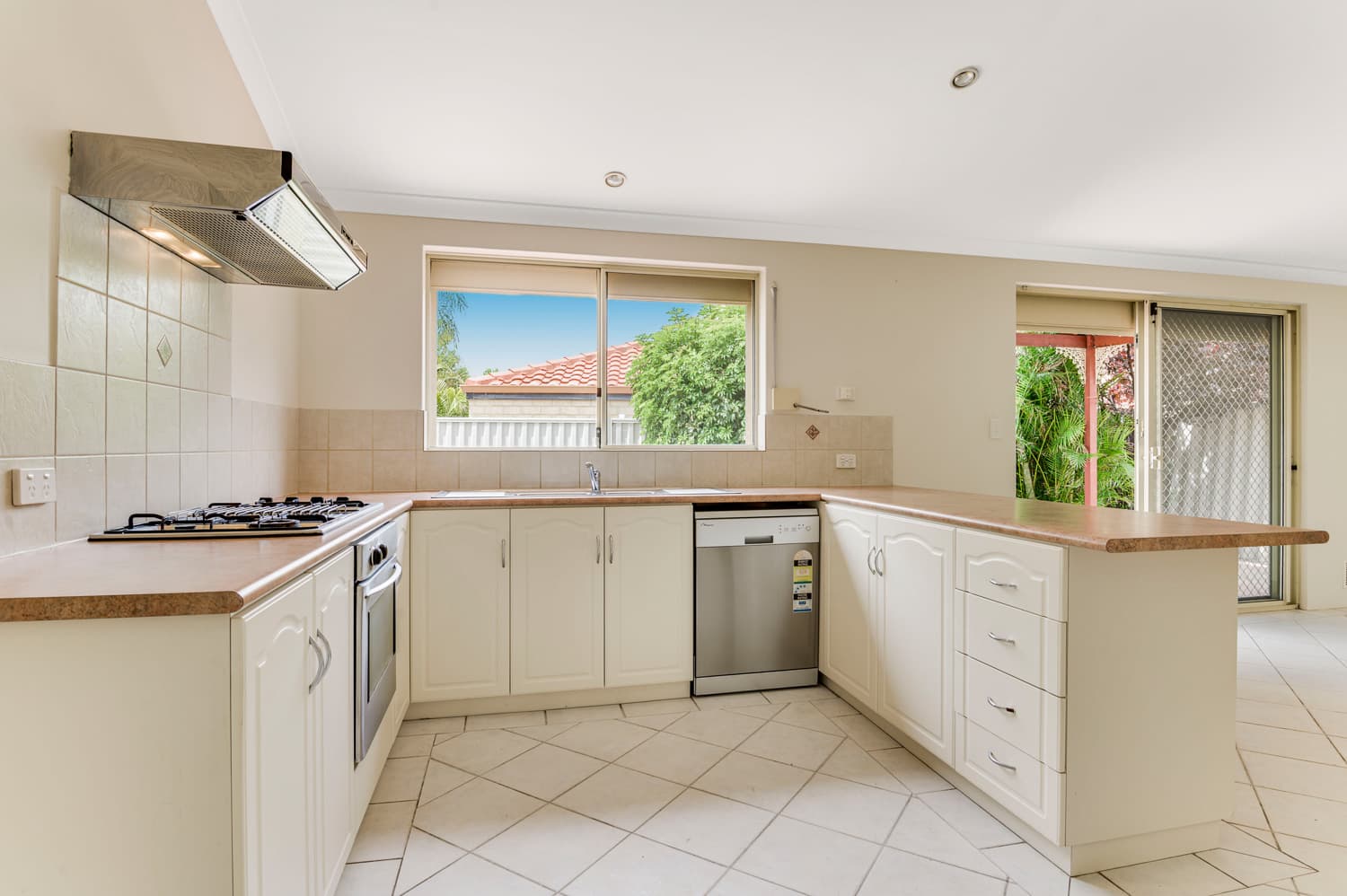 103 Queensway Road, Landsdale, Landsdale - Thumbnail 2