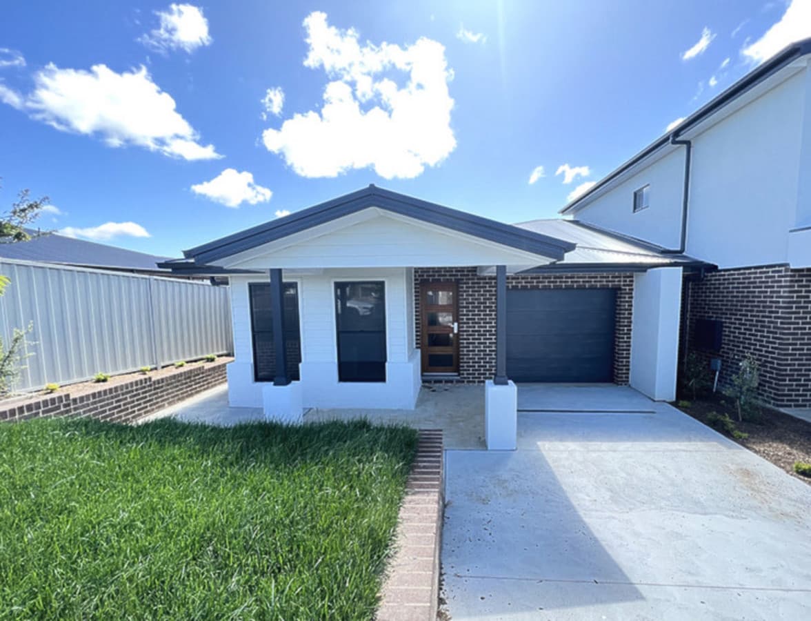 31 Quiberon Way, Goulburn, Goulburn - Image 1