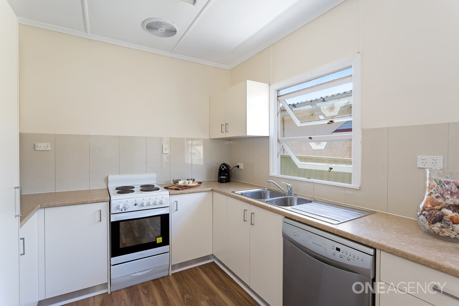 24 Bailey Street, Woody Point, Woody Point - Thumbnail 6