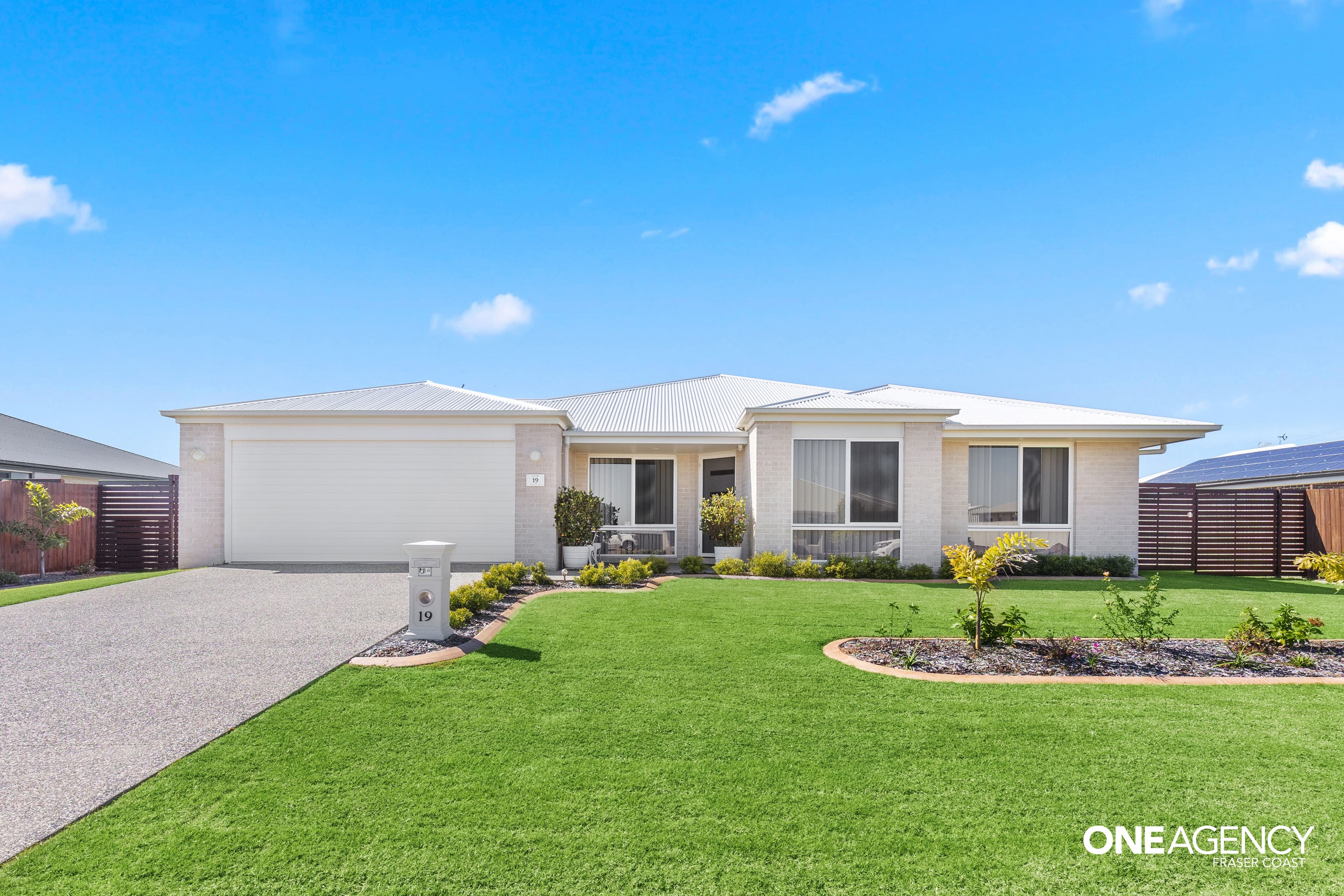 19 Richard Charles Drive, Kawungan, Kawungan - Image 1