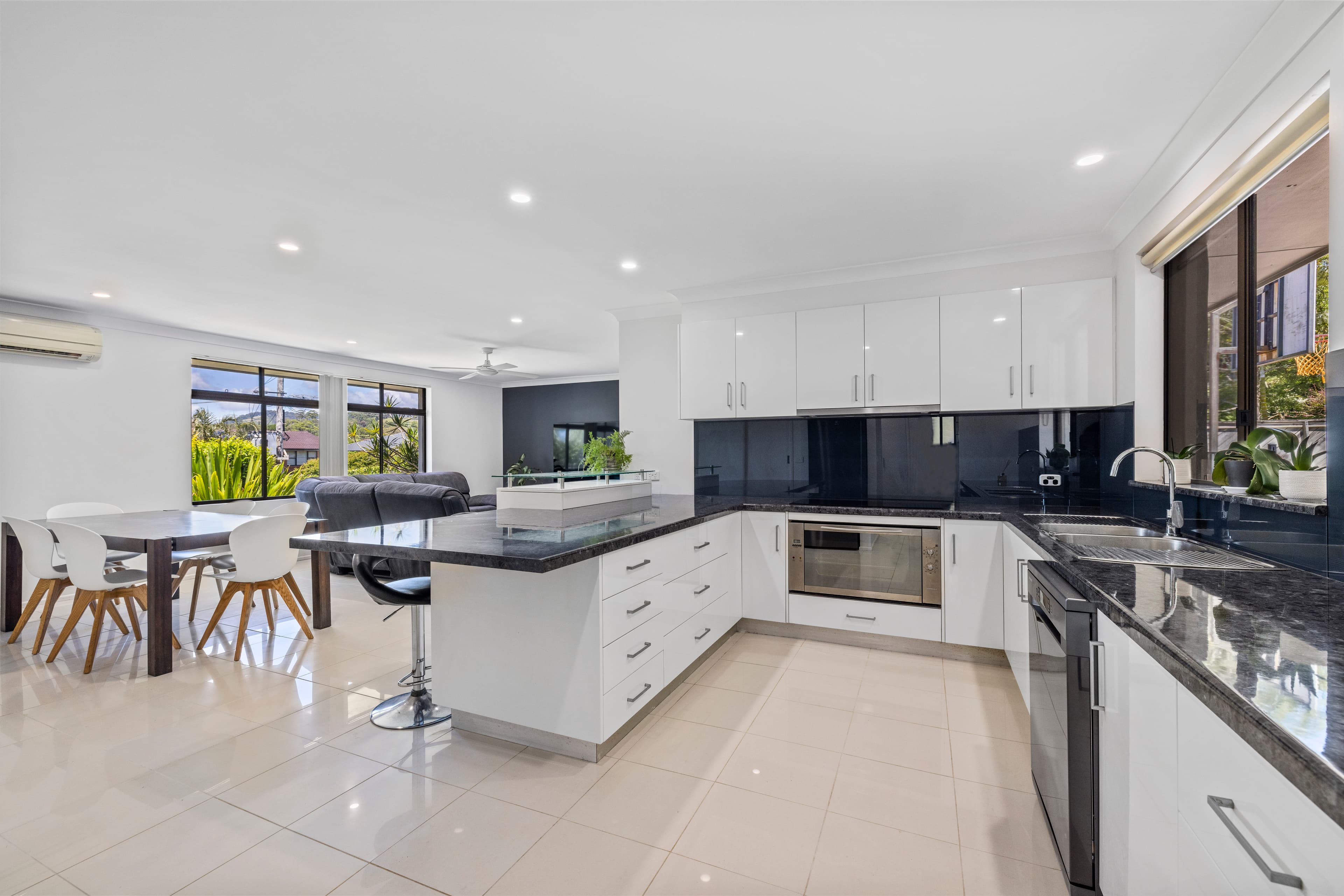 17 Canomie Street, Sapphire Beach, Sapphire Beach - Thumbnail 8