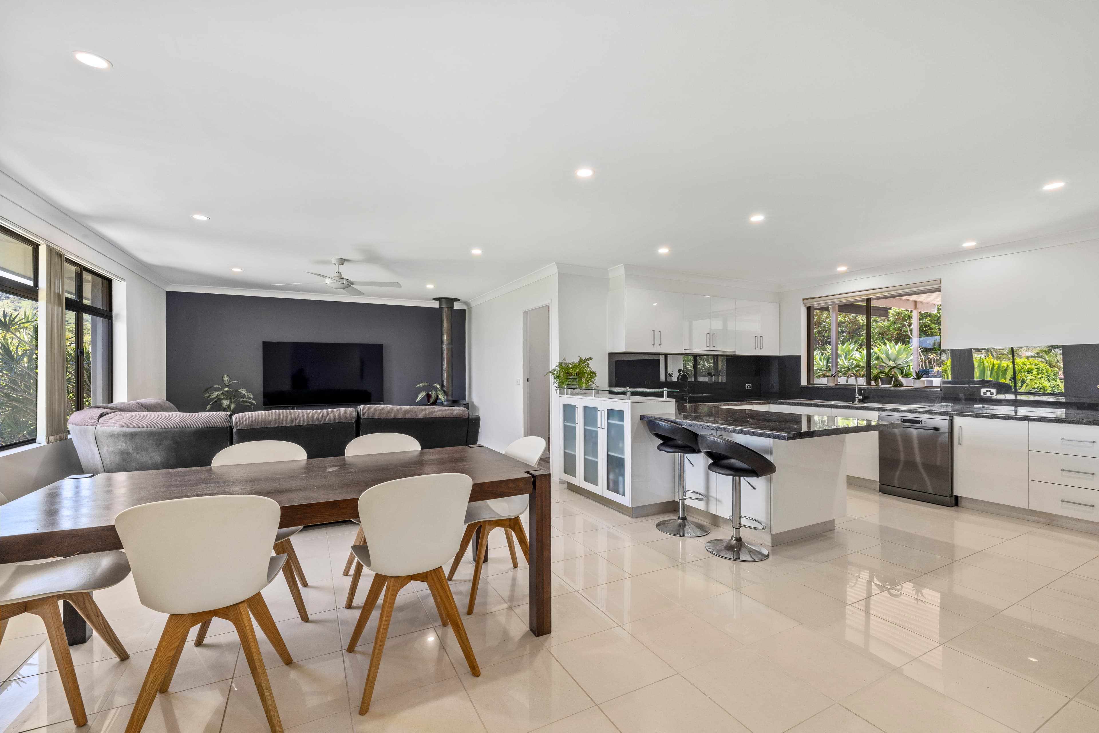 17 Canomie Street, Sapphire Beach, Sapphire Beach - Thumbnail 6