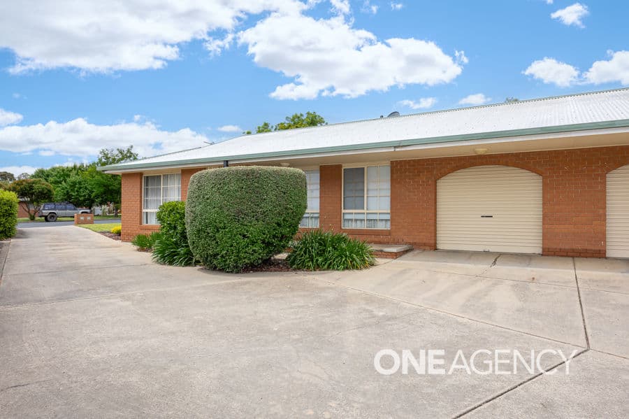 1/2 HONEYSUCKLE Place, Lake Albert, Lake Albert - Image 1