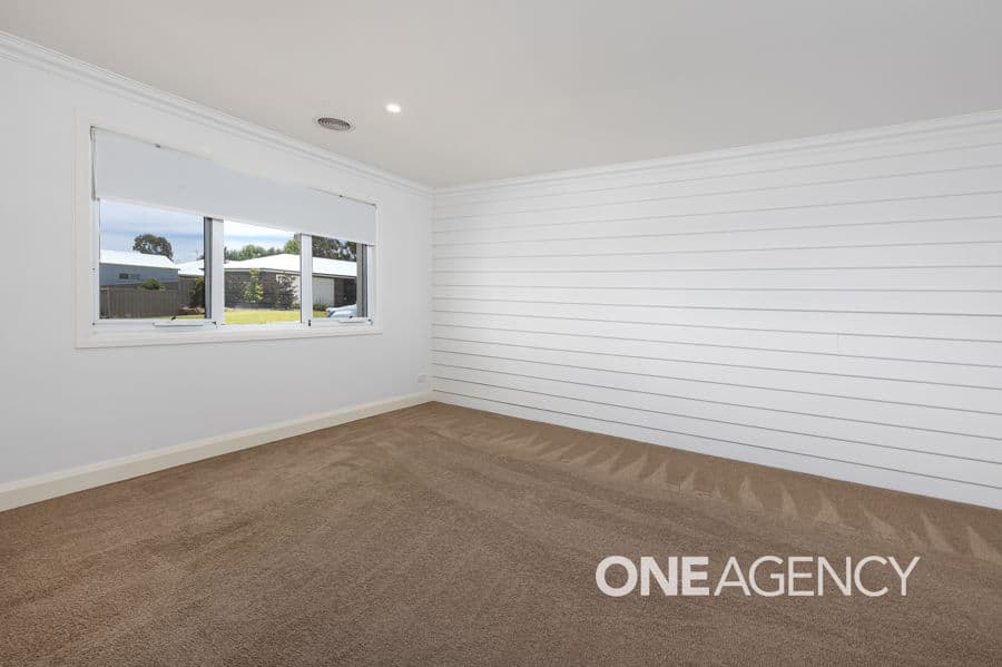 16 KELLERMAN Crescent, Boorooma, Boorooma - Thumbnail 2