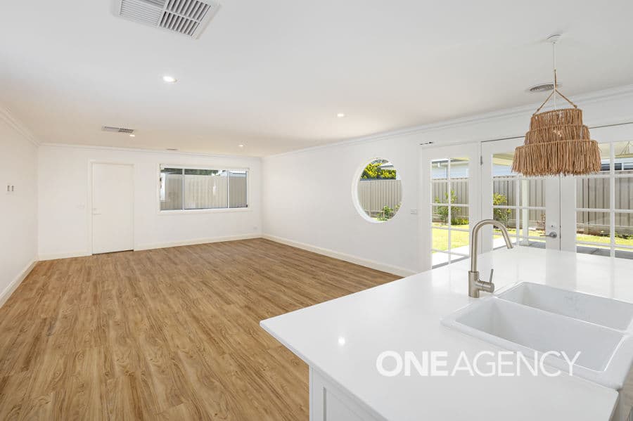 16 KELLERMAN Crescent, Boorooma, Boorooma - Thumbnail 3