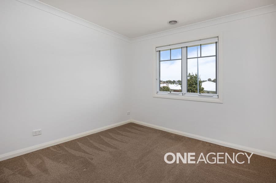 16 KELLERMAN Crescent, Boorooma, Boorooma - Thumbnail 7