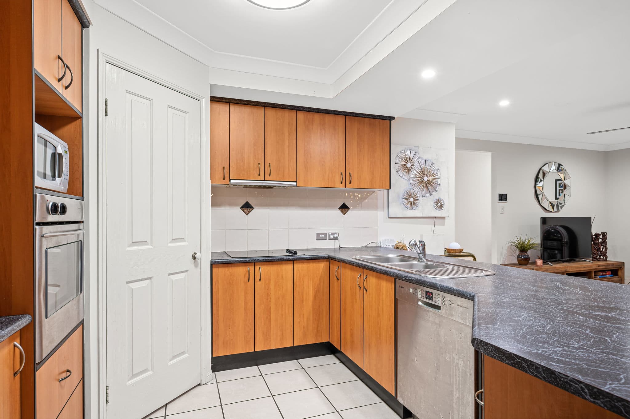8 Flordagold Place, Heritage Park, Heritage Park - Thumbnail 4