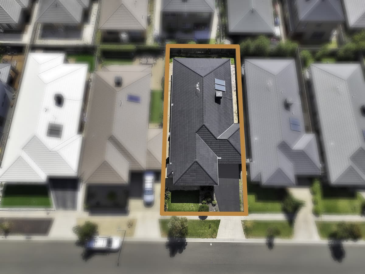 16 Sorrenberg Street, Point Cook, Point Cook - Thumbnail 3
