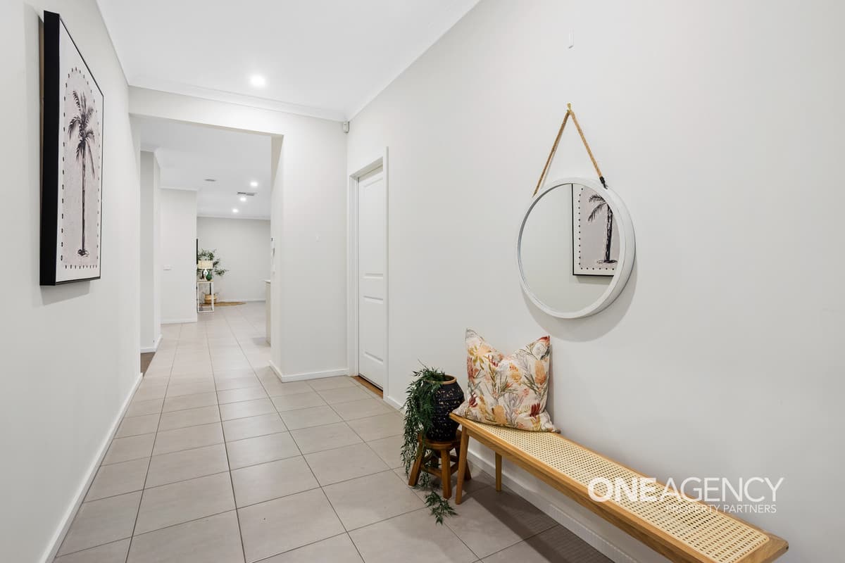 16 Sorrenberg Street, Point Cook, Point Cook - Thumbnail 5