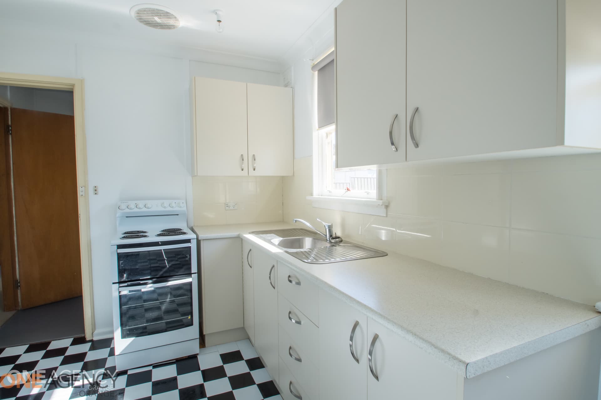 3 Garema Road, Orange, Orange - Thumbnail 3