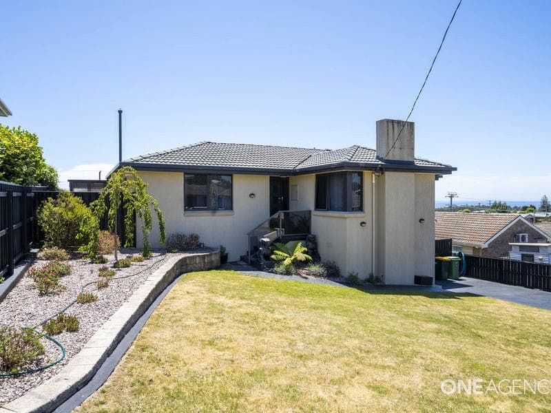 11 Crowe Street, Upper Burnie, Upper Burnie - Thumbnail 2