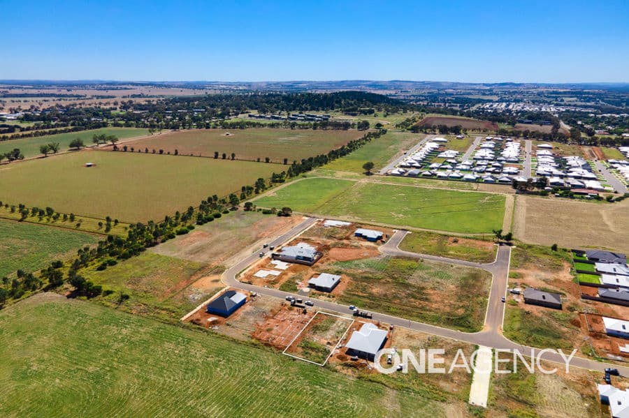 41 VALENCIA Drive, Gobbagombalin, Gobbagombalin - Image 1