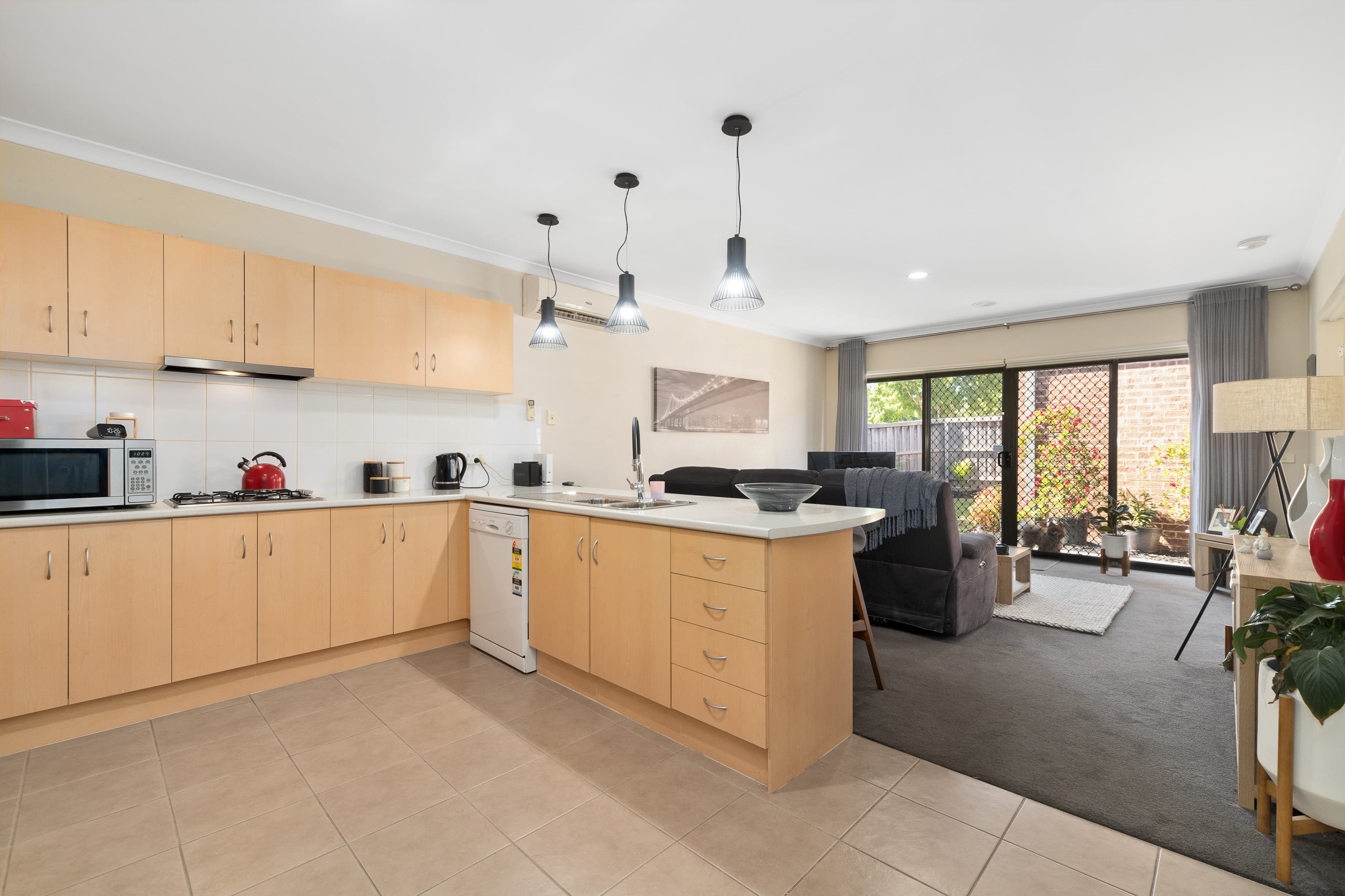 27 Waterbury Street, Cranbourne, Cranbourne - Thumbnail 6