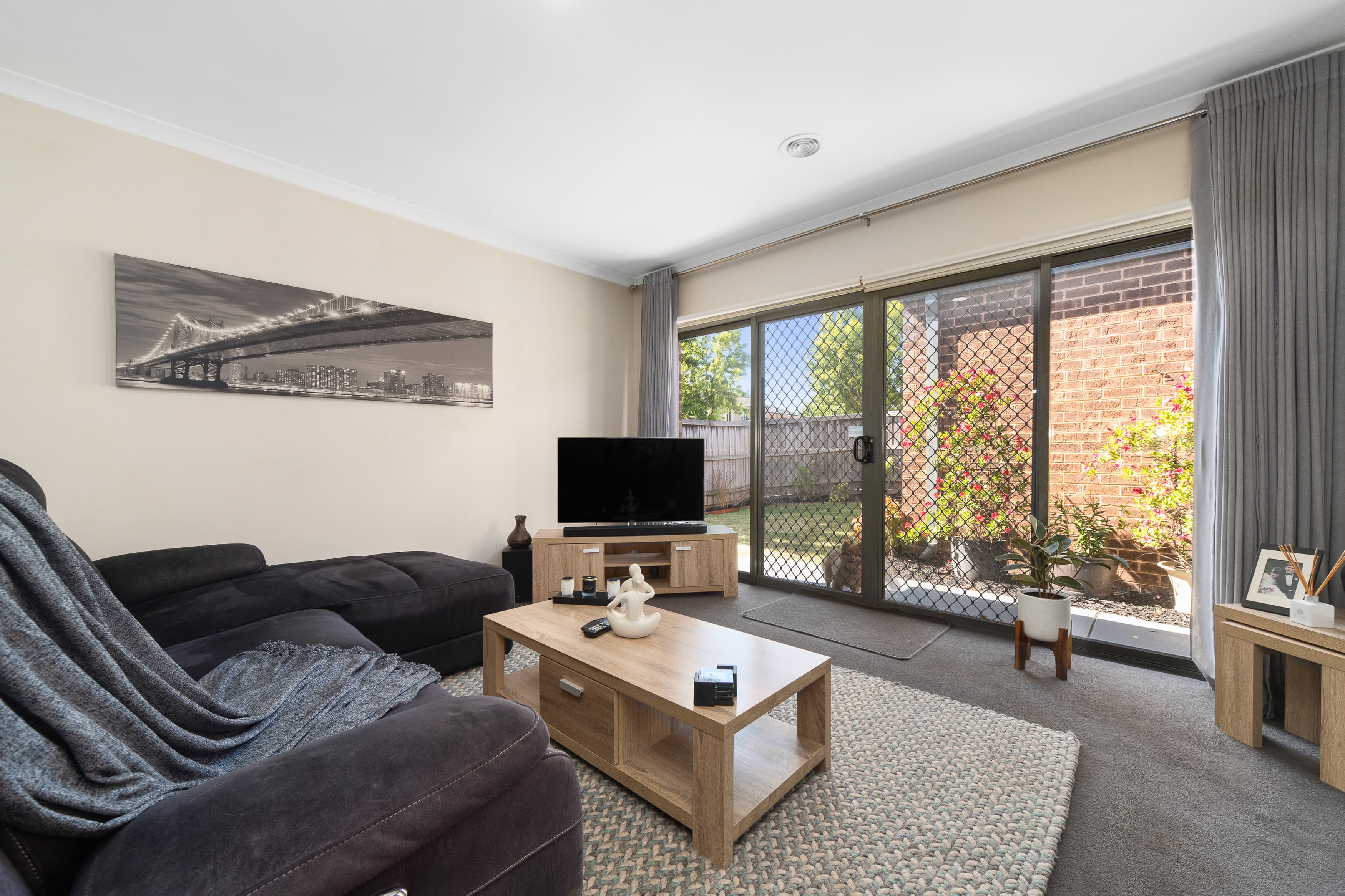 27 Waterbury Street, Cranbourne, Cranbourne - Thumbnail 8