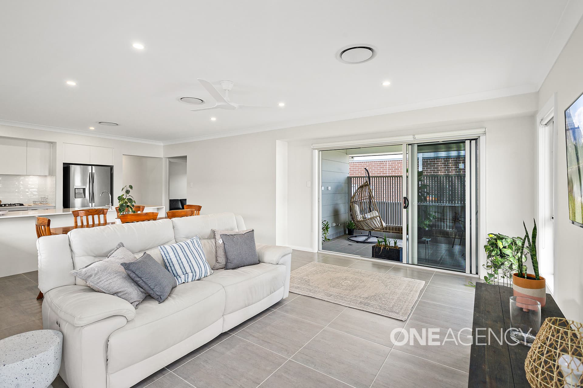 11 Butterfactory Drive, Calderwood, Calderwood - Thumbnail 2