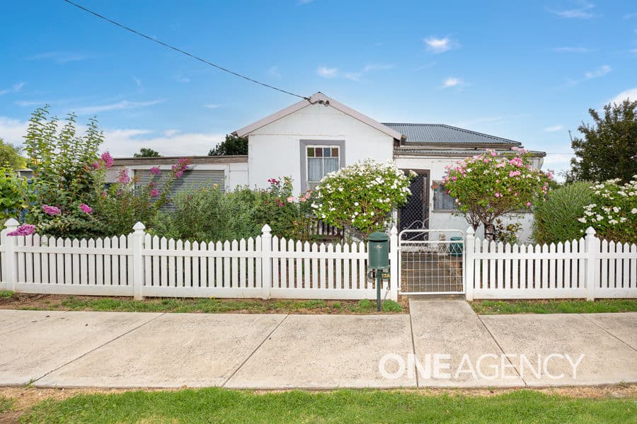 13A ANGEL Street, Lake Albert, Lake Albert - Image 1