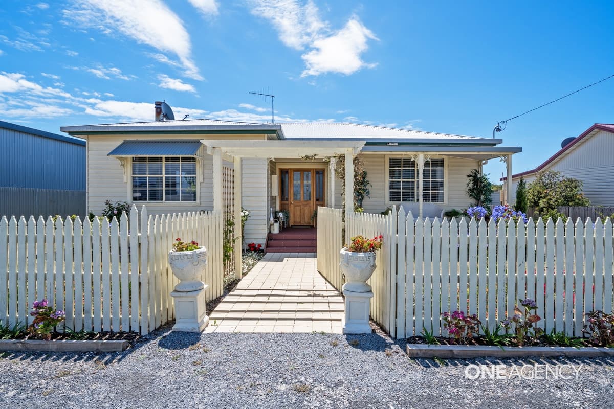 30 Marine Esplanade, Stanley, Stanley - Image 1