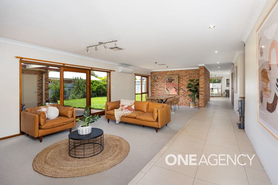 12 MAGNOLIA Parade, Lake Albert, Lake Albert - Thumbnail 2