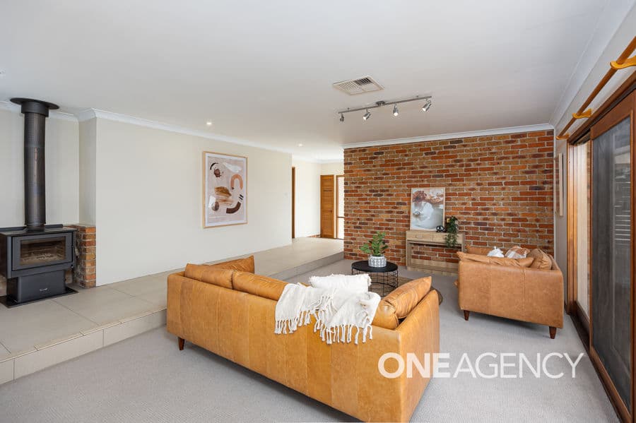 12 MAGNOLIA Parade, Lake Albert, Lake Albert - Thumbnail 3