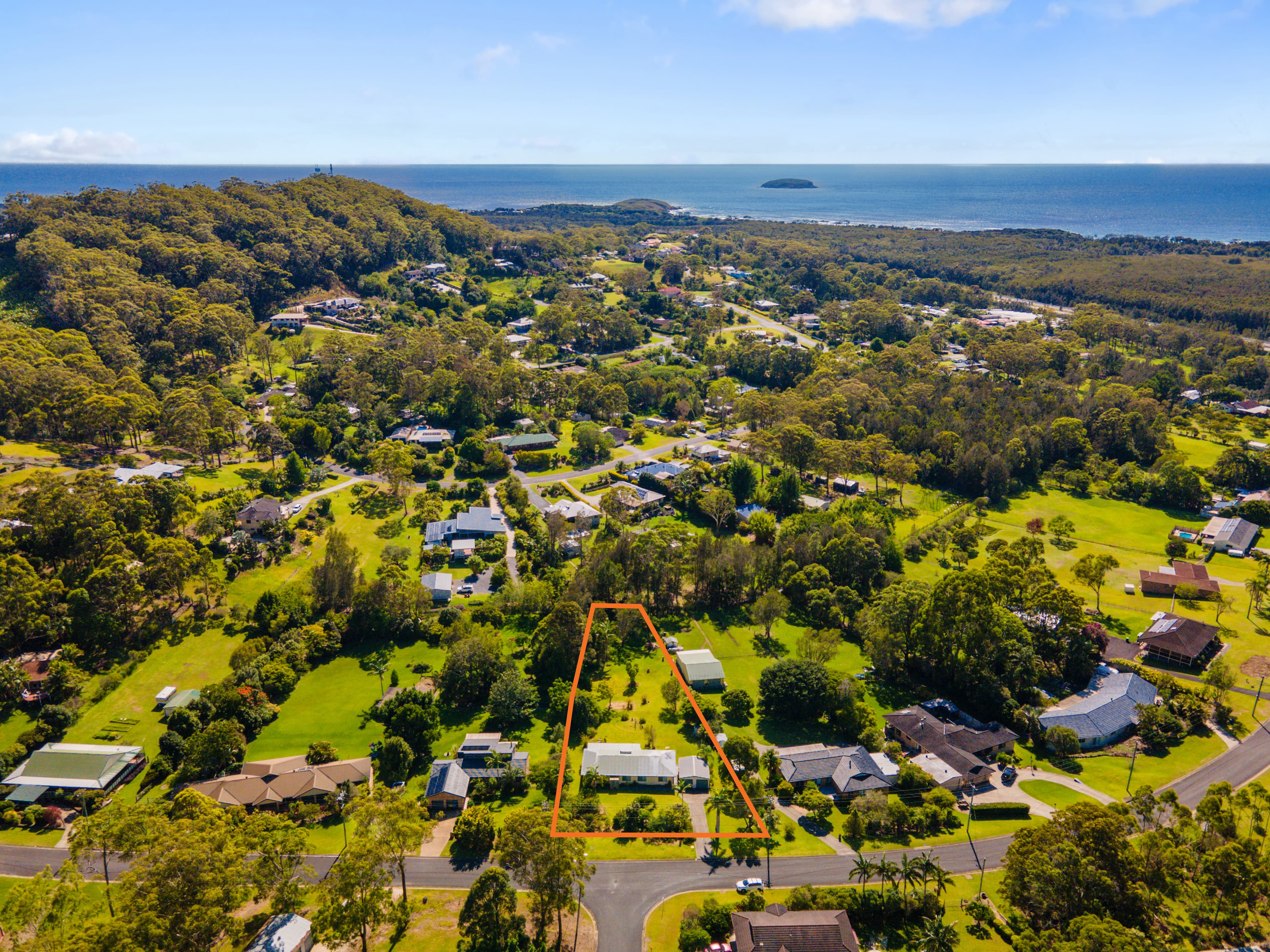 32 Poynten Drive, Emerald Beach, Emerald Beach - Thumbnail 4