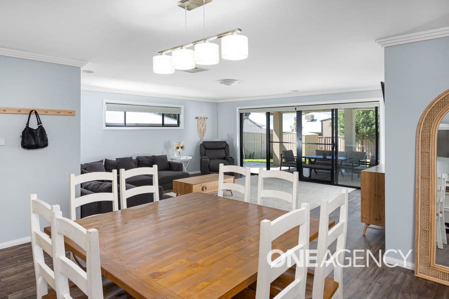113 STRICKLAND Drive, Boorooma, Boorooma - Thumbnail 3