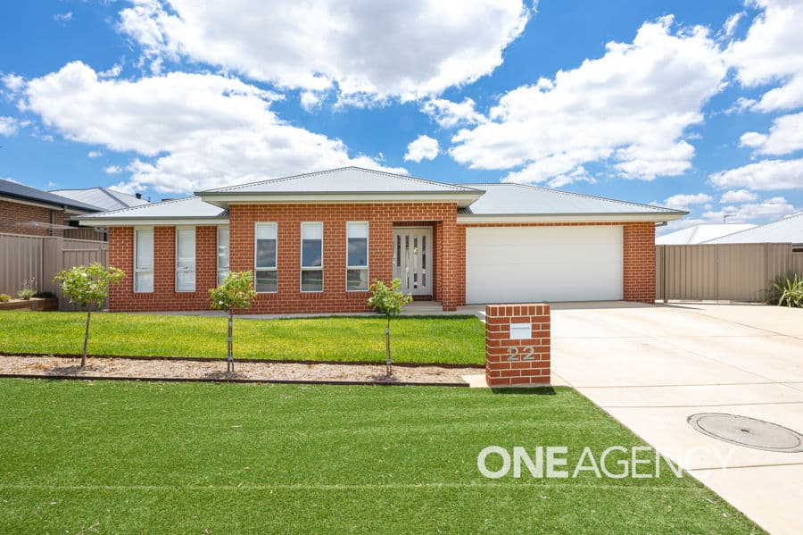 22 WATSON Boulevard, Lloyd, Lloyd - Image 1