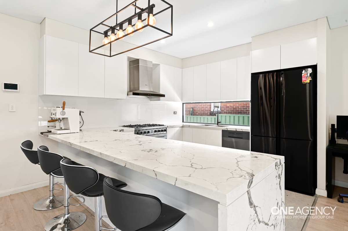 20 Stephenson Street, Roselands, Roselands - Thumbnail 2