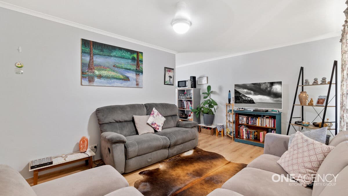 16 Hilton Road, Springwood, Springwood - Thumbnail 4