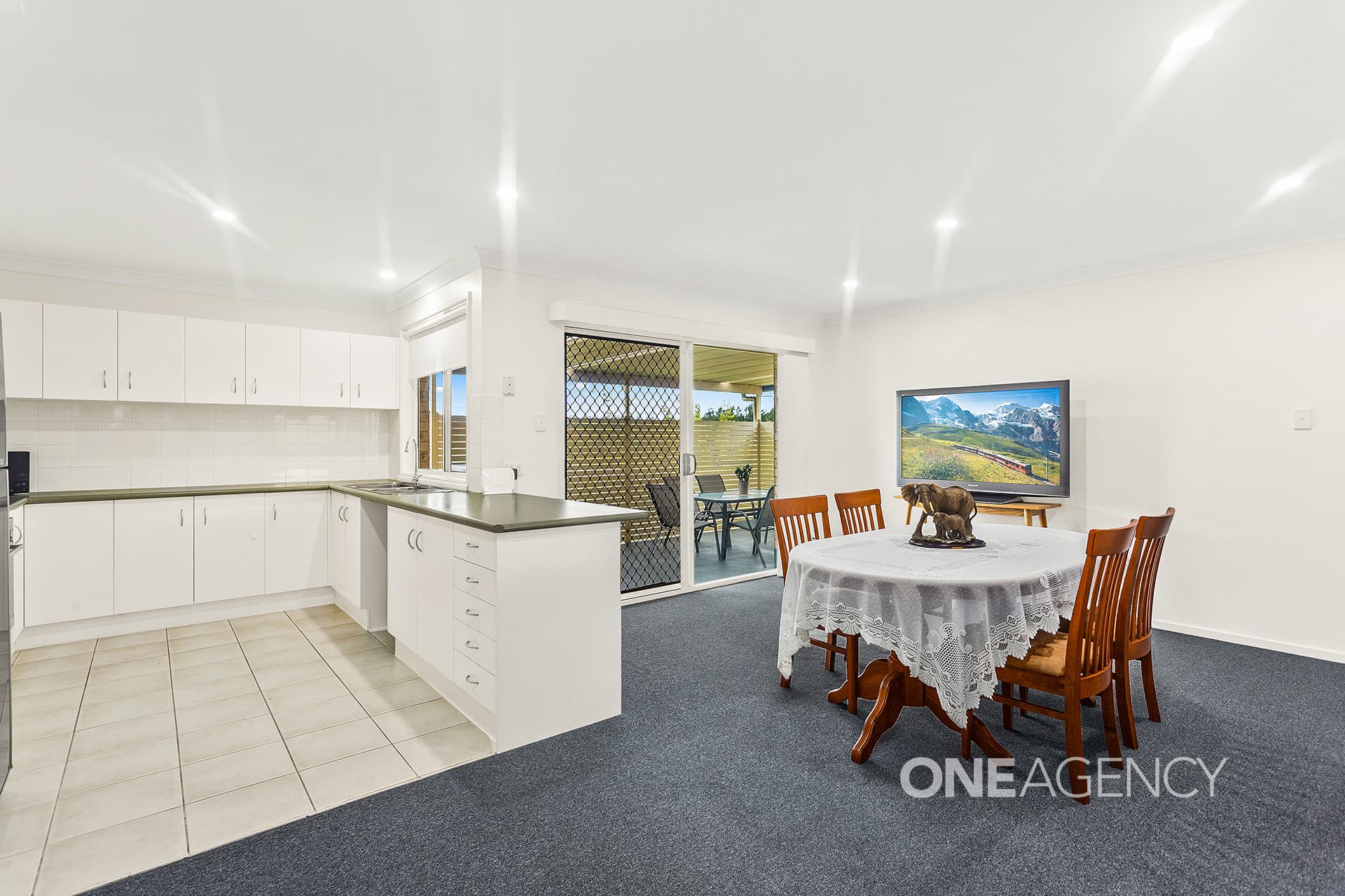 40 Glengarry Way, Horsley, Horsley - Thumbnail 2