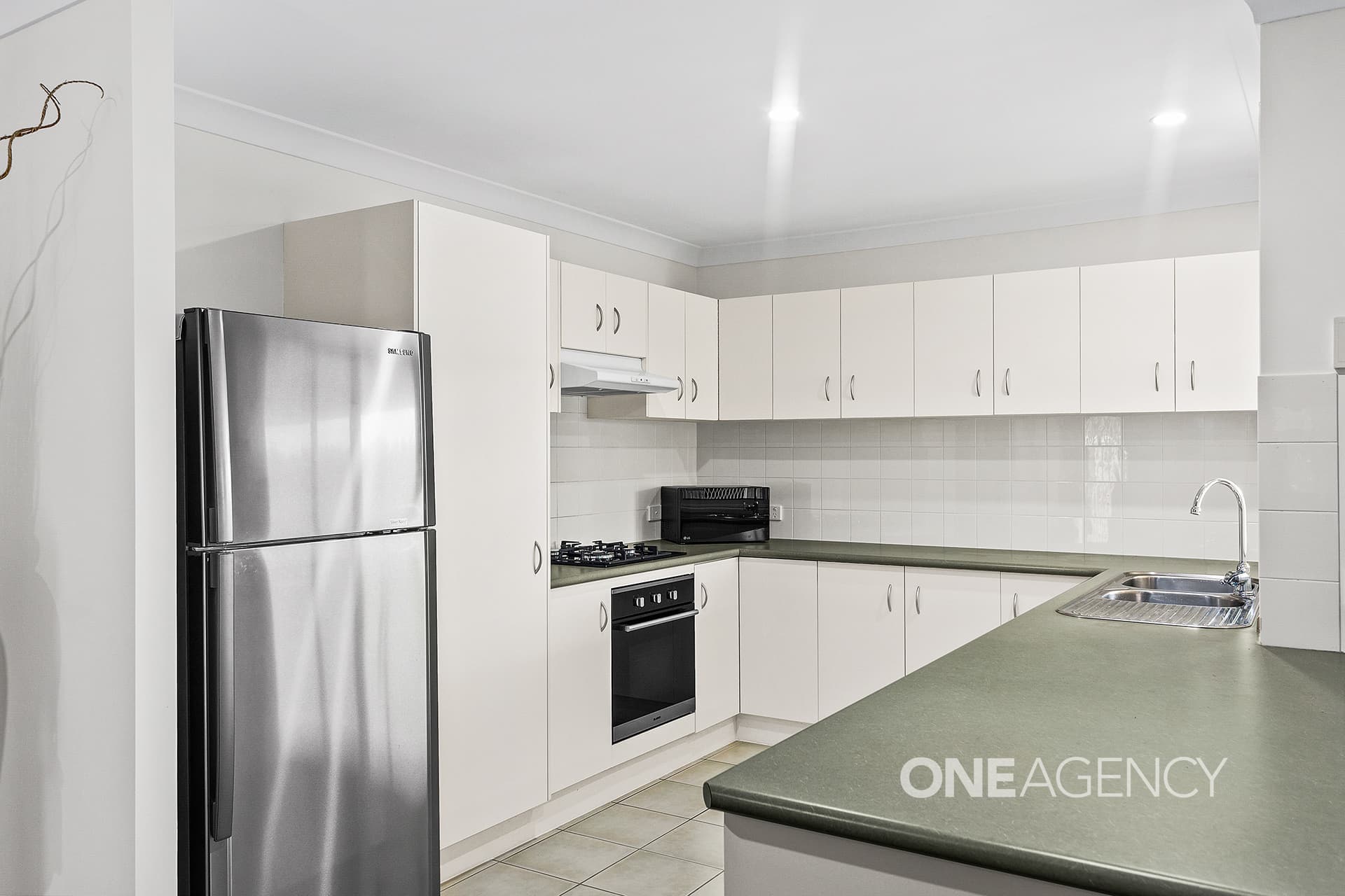 40 Glengarry Way, Horsley, Horsley - Thumbnail 3