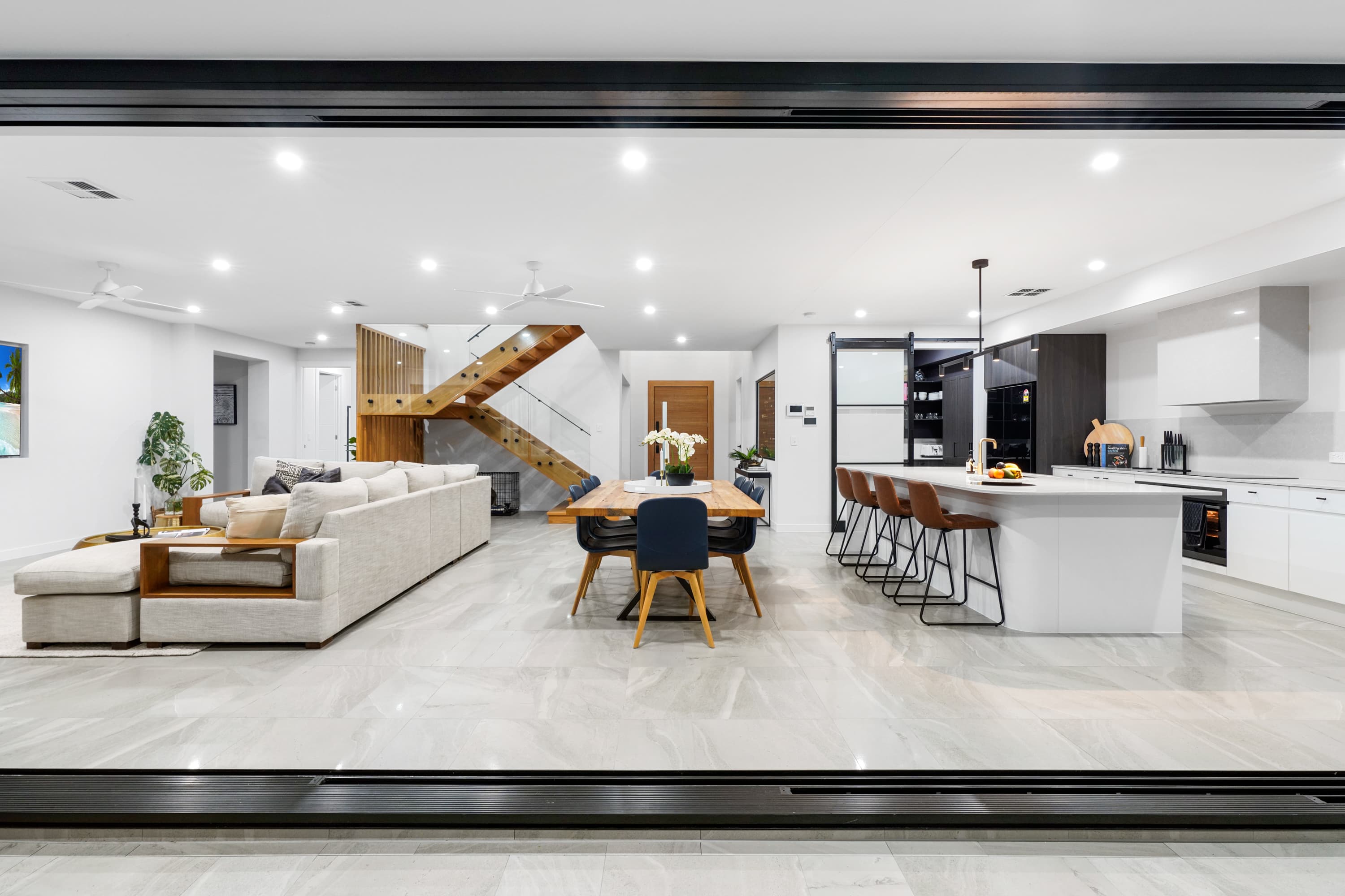 25 Sandpiper Drive, Burleigh Waters, Burleigh Waters - Thumbnail 4