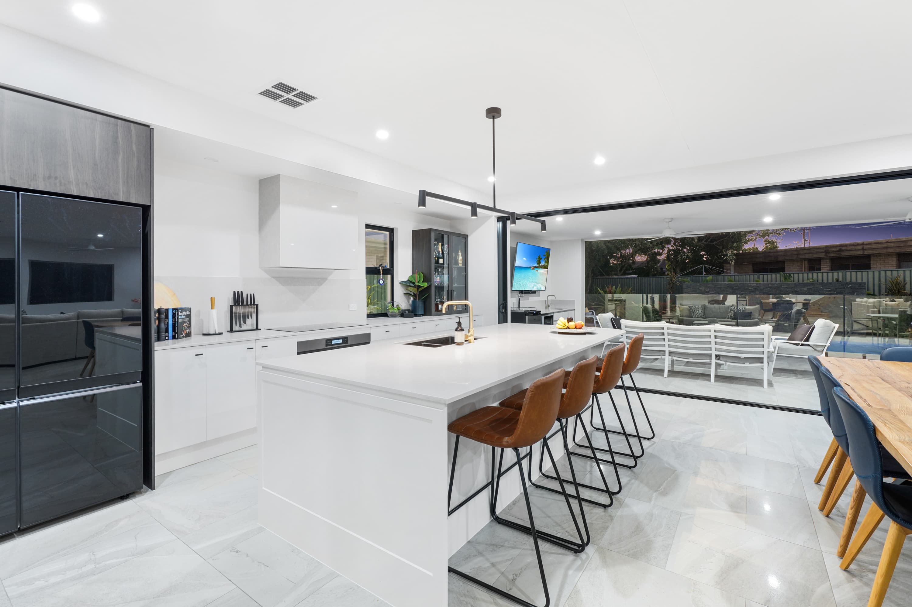 25 Sandpiper Drive, Burleigh Waters, Burleigh Waters - Thumbnail 3