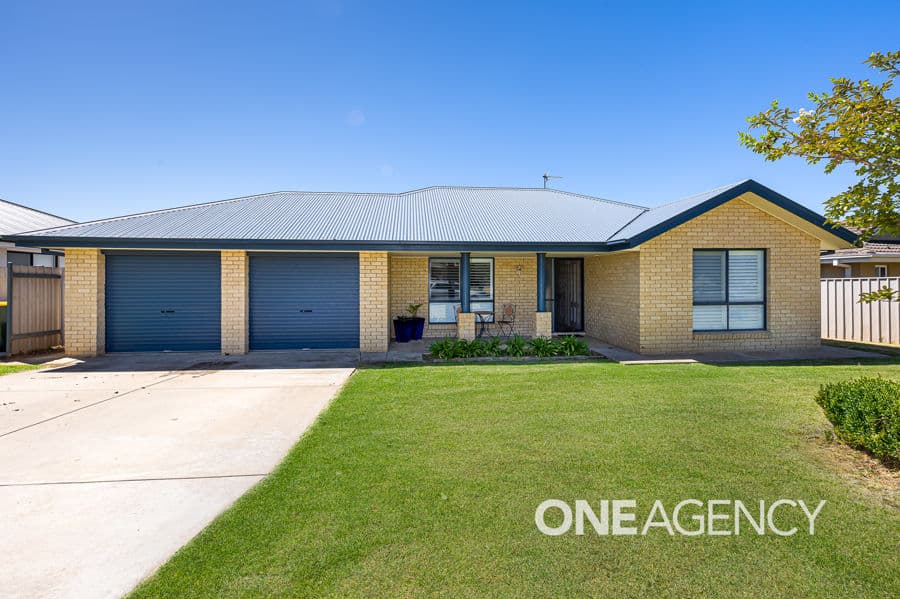 99 YENTOO Drive, Glenfield Park, Glenfield Park - Image 1